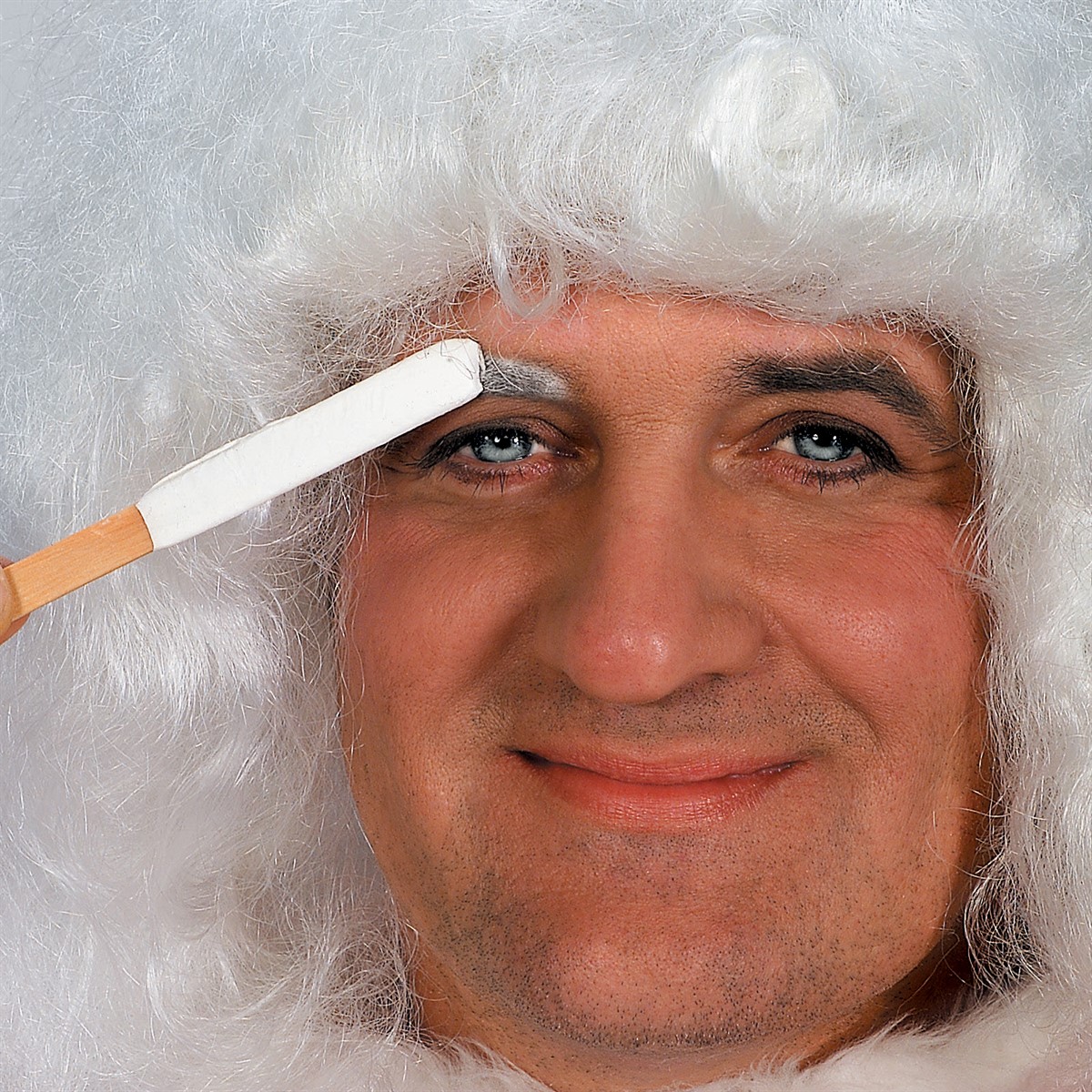 Макияж деда мороза. Карнавальные брови. Брови деда мороза. Как сделать белые брови деду морозу. Гримм деда мороза.